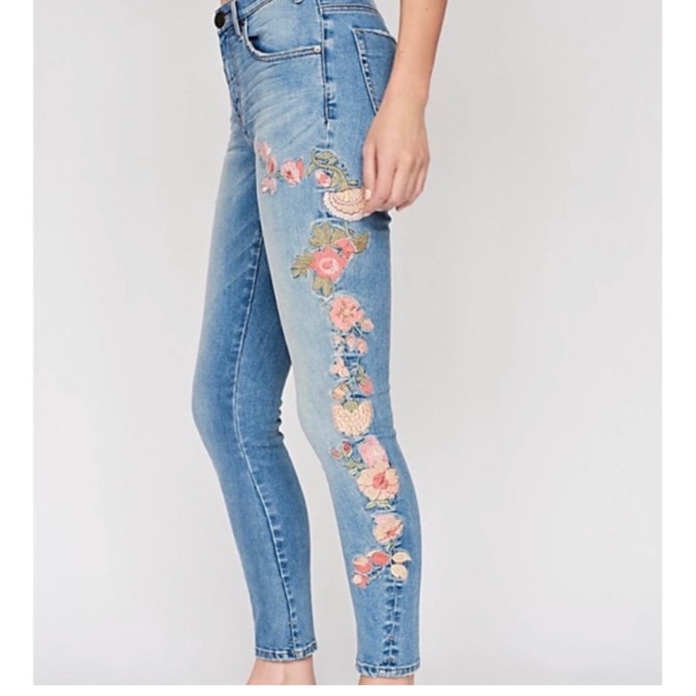 One x one teaspoon high rise fitted bowed legs jeans
